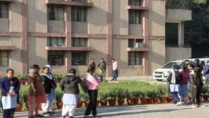 मोहाली में 16 स्कूलों को उड़ाने की धमकी:चंडीगढ़-पंजाब के बम स्क्वॉड से जांच