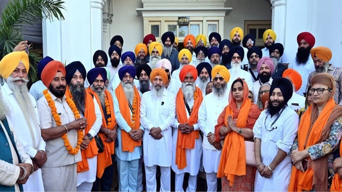 बैसाखी के मौके पर सिख श्रद्धालु Pakistan रवाना, ऐतिहासिक गुरुद्वारों के करेंगे दर्शन