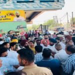 मोहाली में AAP ने राघव चड्ढा का पुतला फूंका:पार्टी छोड़ बीजेपी में शामिल होने सात सांसदों के विरोध प्रदर्शन, गद्दारी करने का आरोप