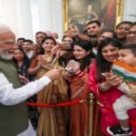 फ्रांस पहुंचे PM मोदी, भारतीय समुदाय ने किया भव्य स्वागत