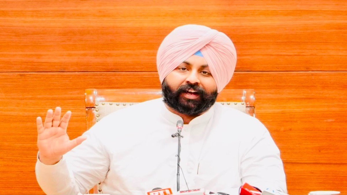 CM भगवंत सिंह मान के ऐलान के 24 घंटों के भीतर पंजाब सरकार द्वारा निजी स्कूलों द्वारा मनमाने तरीके से फीस वृद्धि पर रोक लगाने के लिए कानून का मसौदा तैयार करने के आदेश