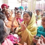 मुक्तसर की तियां में पहुंचीं डॉ. गुरप्रीत कौर मान, महिलाओं ने चुनाव की तारीख पूछनी शुरू कर दी