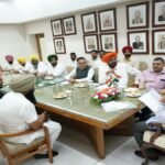 आप विधायक  कुलदीप सिंह धालीवाल ने राज्यपाल से की मुलाकात, अजनाला को बाढ़ से बचाने के लिए उज नदी पर डैम बनाने की मांग की
