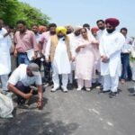 वादे पर खरे उतरे मंत्री हरभजन ETO, बठिंडा पहुंचकर सड़क की गुणवत्ता का लिया जायजा