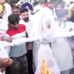 आम आदमी पार्टी ने मजीठा में अकाली दल (बादल) के नेता बिक्रम सिंह मजीठिया के खिलाफ किया रोष प्रदर्शन, फूंका पुतला