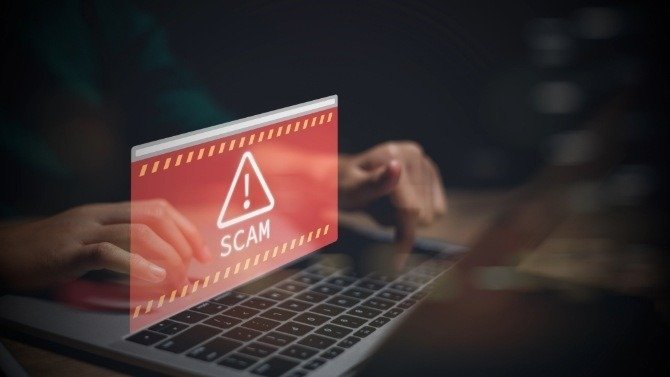 ऑनलाइन शॉपिंग करते समय रहें सावधान! फर्जी वेबसाइट और नकली ऐप्स से ऐसे बचाएं अपना पैसा