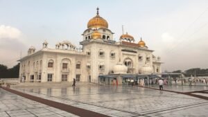 गुरुद्वारा बंगला साहिब के रास्ते को लेकर DSGMC का बड़ा फैसला, वर्दीधारी पुलिसकर्मियों की एंट्री पर रोक